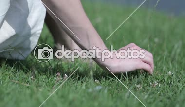 çim dokunmadan eller