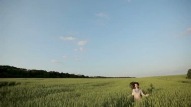 genç kadın gider üzerinden alan