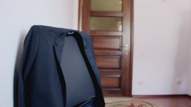 Adam alarak çıkarttığımızdan sandalye