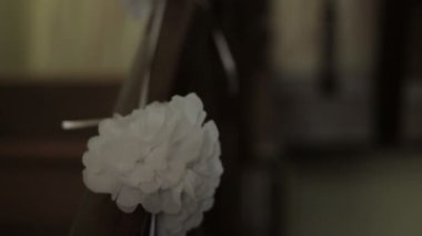 Çiçeklerle süslenmiş Küpeşte