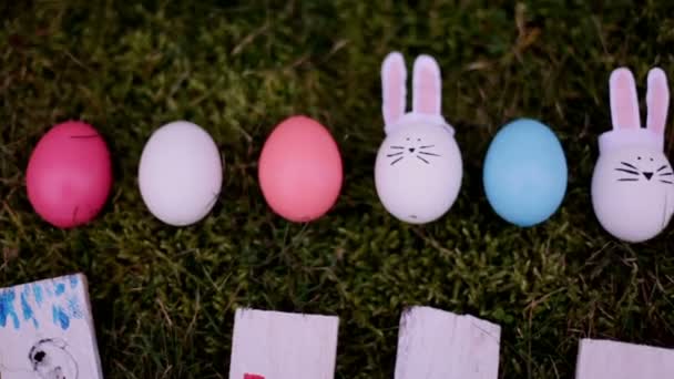 lapins et œufs de Pâques