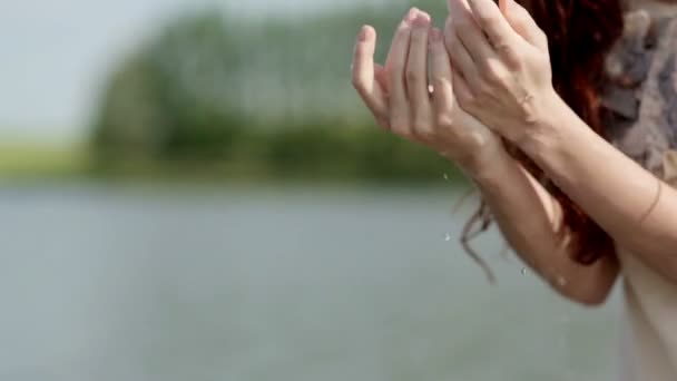 Young woman Near lake — Stock Video