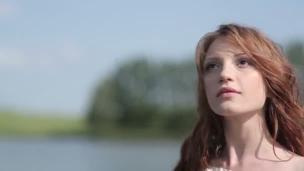 Young woman Near lake — Stock Video