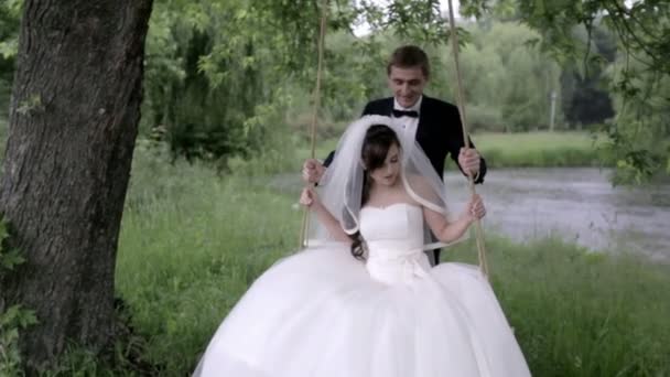 Sposa e sposo il giorno del matrimonio — Video Stock