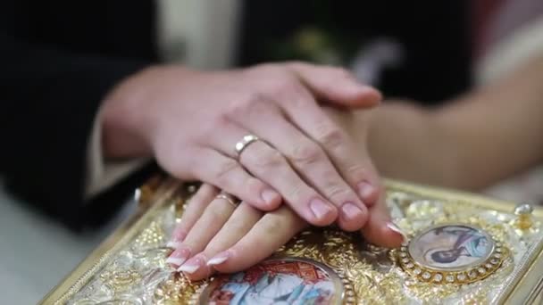Gelin ve damat düğün gününde — Stok video
