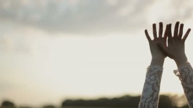 genç kadın gider üzerinden alan