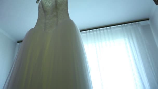 Vacker brudklänning — Stockvideo