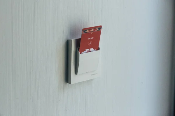 Tarjeta de llave de plástico de una habitación de hotel moderna. — Foto de Stock