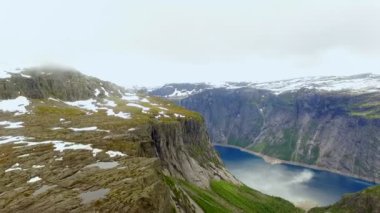 Hava manzaralı. Güzel Norveç manzaralı. Norveç fiyortları