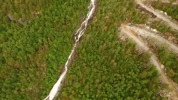 Noruega. hermoso paisaje de Noruega. Trolls Path Trollstigen o Trollstigveien sinuoso camino de montaña — Vídeo de stock