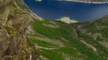 Norveç fiyortlarının inanılmaz hava manzarası.