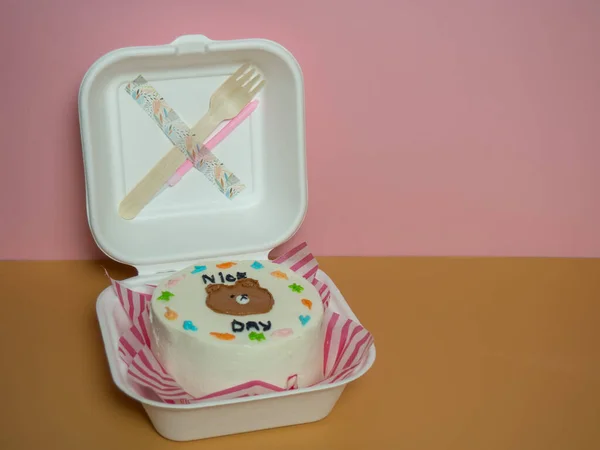 Petit Gâteau Dans Une Boîte Papier Avec Une Fourchette Une — Photo