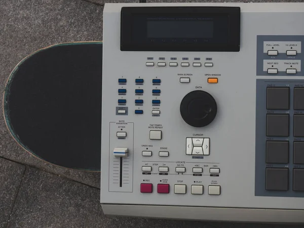 Instrumento Musical Eletrônico Máquina Tambor Para Criar Instrumentos Hip Hop — Fotografia de Stock