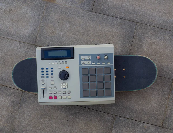 Elektronisch Muziekinstrument Drummachine Voor Het Maken Van Hiphopinstrumenten Rapmuziek — Stockfoto