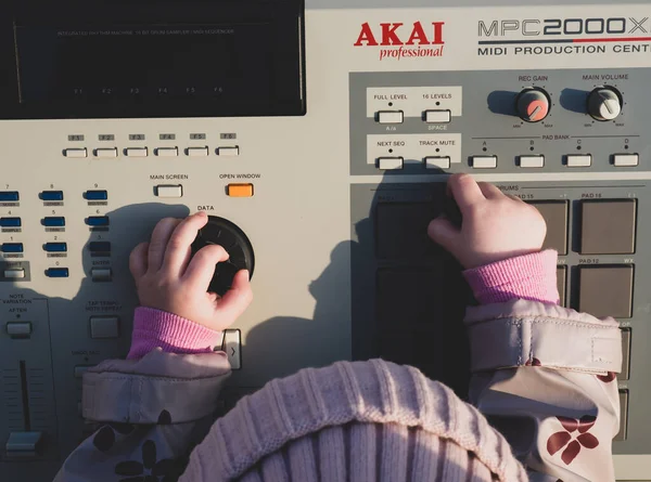 Moscow 2021 Akai Mpc Kid Drukt Knoppen Elektronisch Muziekinstrument Drummachine — Stockfoto