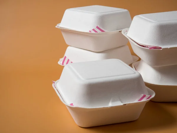 汉堡包或甜点用白色纸制容器 环保包装 — 图库照片