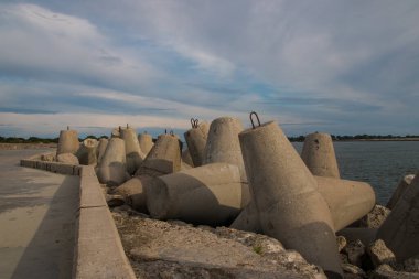 Dalgakıran beton tetrapodlar, dalga koruyucuları