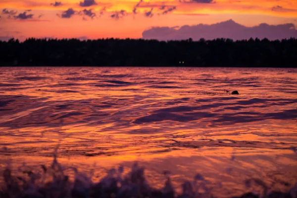 Lago Período Crepúsculo Com Céu Bonito — Fotografia de Stock