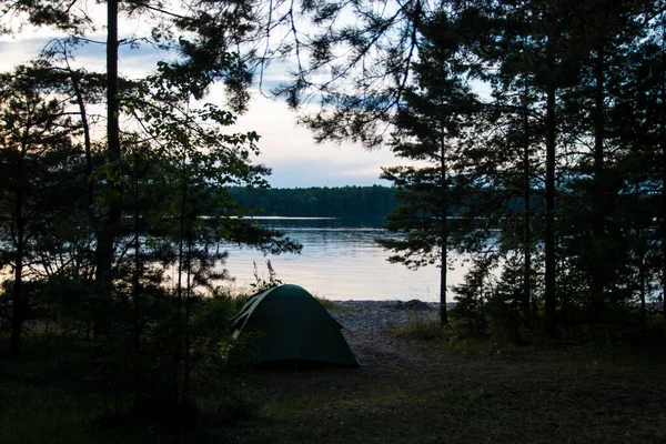 Touristenzelt See Wald — Stockfoto