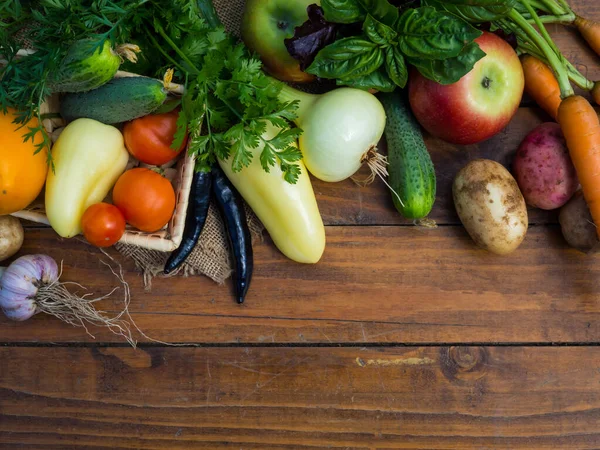 Verduras Sobre Una Mesa Madera Bio Alimentos Saludables Hierbas Verduras —  Fotos de Stock