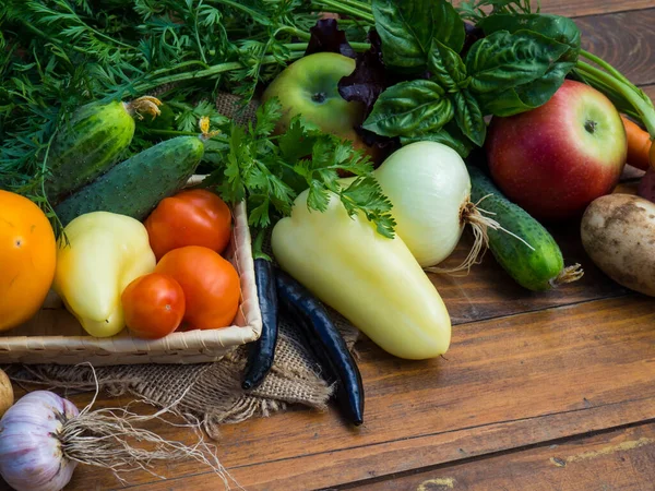 Verduras Sobre Una Mesa Madera Bio Alimentos Saludables Hierbas Verduras —  Fotos de Stock