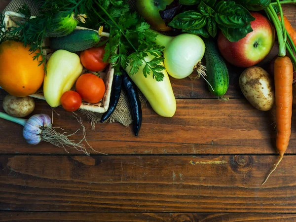 Verduras Sobre Una Mesa Madera Bio Alimentos Saludables Hierbas Verduras —  Fotos de Stock