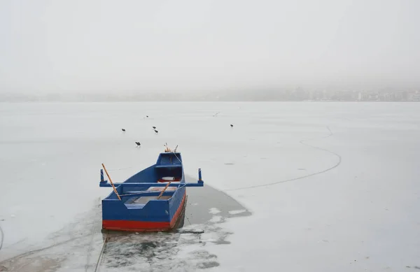 Vieux Bateau Bois Lac Gelé Orestiada Kastoria Grèce — Photo