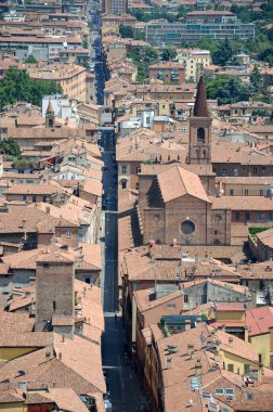 Asinelli kulesinden strada Maggiore görüntüsü