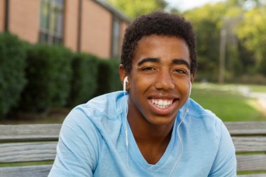 Afrikalı-Amerikalı genç öğrenci