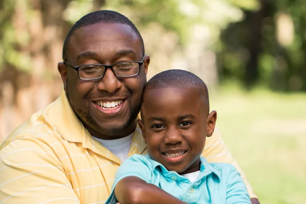 Afro-americanos pai e filho — Fotografia de Stock
