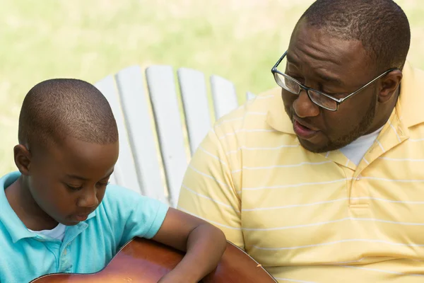 Afrikaanse Amerikaanse vader en zoon — Stockfoto