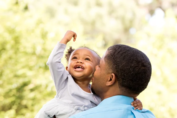 Afrikaanse Amerikaanse vader en dochter — Stockfoto