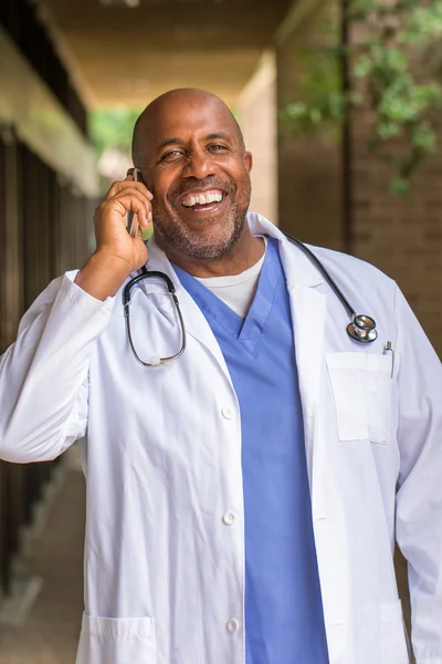 Doctor talking with his patient. — Stock Photo, Image