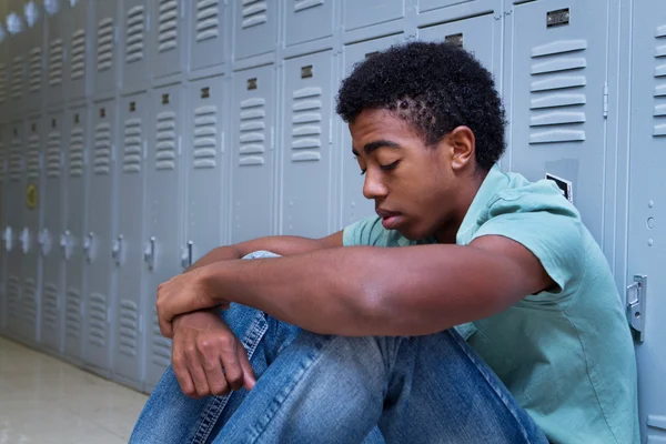 Tinédzser gondjai az iskolában — Stock Fotó