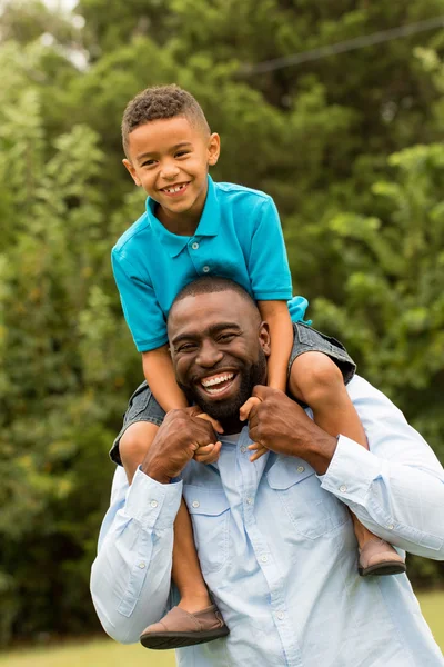 Vader en zoon. — Stockfoto