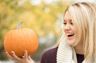 Arkadaşlar konuşmak asılı