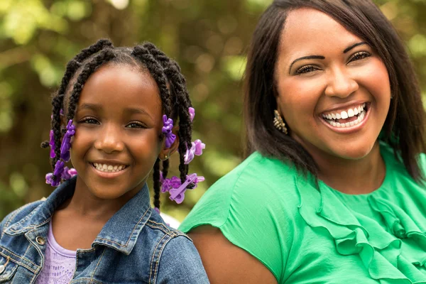 Mother and Daughter Laughing — Stock Photo, Image