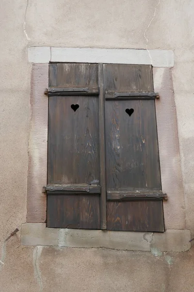 Persianas Caídas Erosionadas Fachada Una Casa Estrasburgo Francia — Foto de Stock