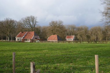 Hollanda çayırı ve Lochemse Berg, Lochem, Gelderland, Hollanda yakınlarındaki çiftlik arazisi