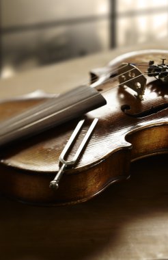 Keman ve tuning çatal 
