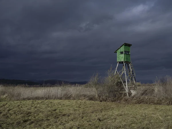 Dřevěný zelený lovec observatoř Stock Obrázky