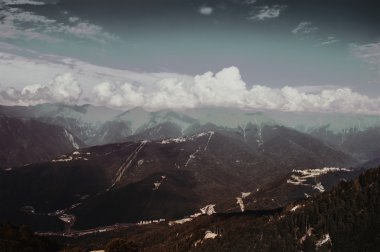 Yaz dağ tepeleri manzara. Vintage etkisi.