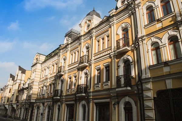 Vozdvyzhenska Street, Kyiv
