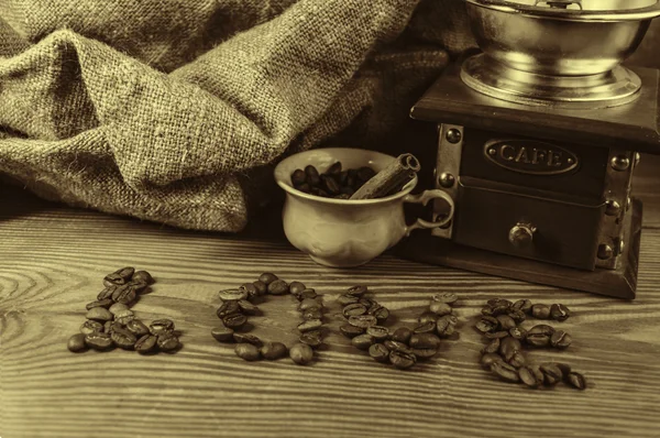 Kaffeebohnen auf Holz — Stockfoto