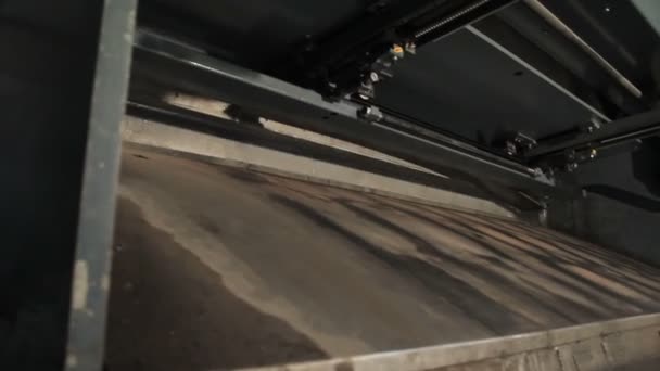 Découpe de tôle par guillotine 