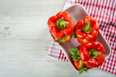 kırmızı biber dolması