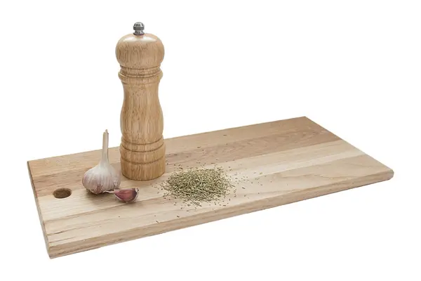 Sarımsak ve baharat ile ahşap karabiber değirmeni