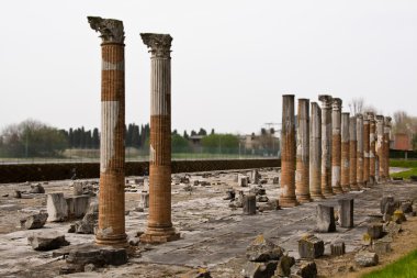 Arkeolojik Park Aquileia, İtalya Roma sütunları
