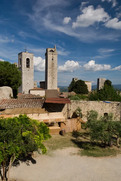 Ciel bleu sur la campagne toscane — Photo