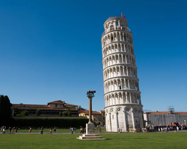 Pisa sokaklarında yürüyüş